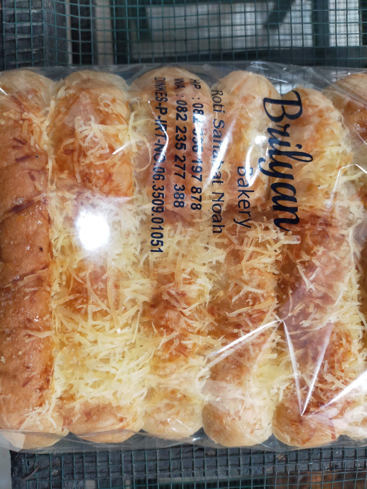 ROTI PISANG, ROTI TAWAR, & BOMBOLONI MEREK BRILYAN BAKERY